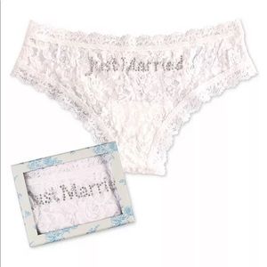 NWT Hanky Panky Just Married Signature Lace Cheeky Hipster with Gift Box